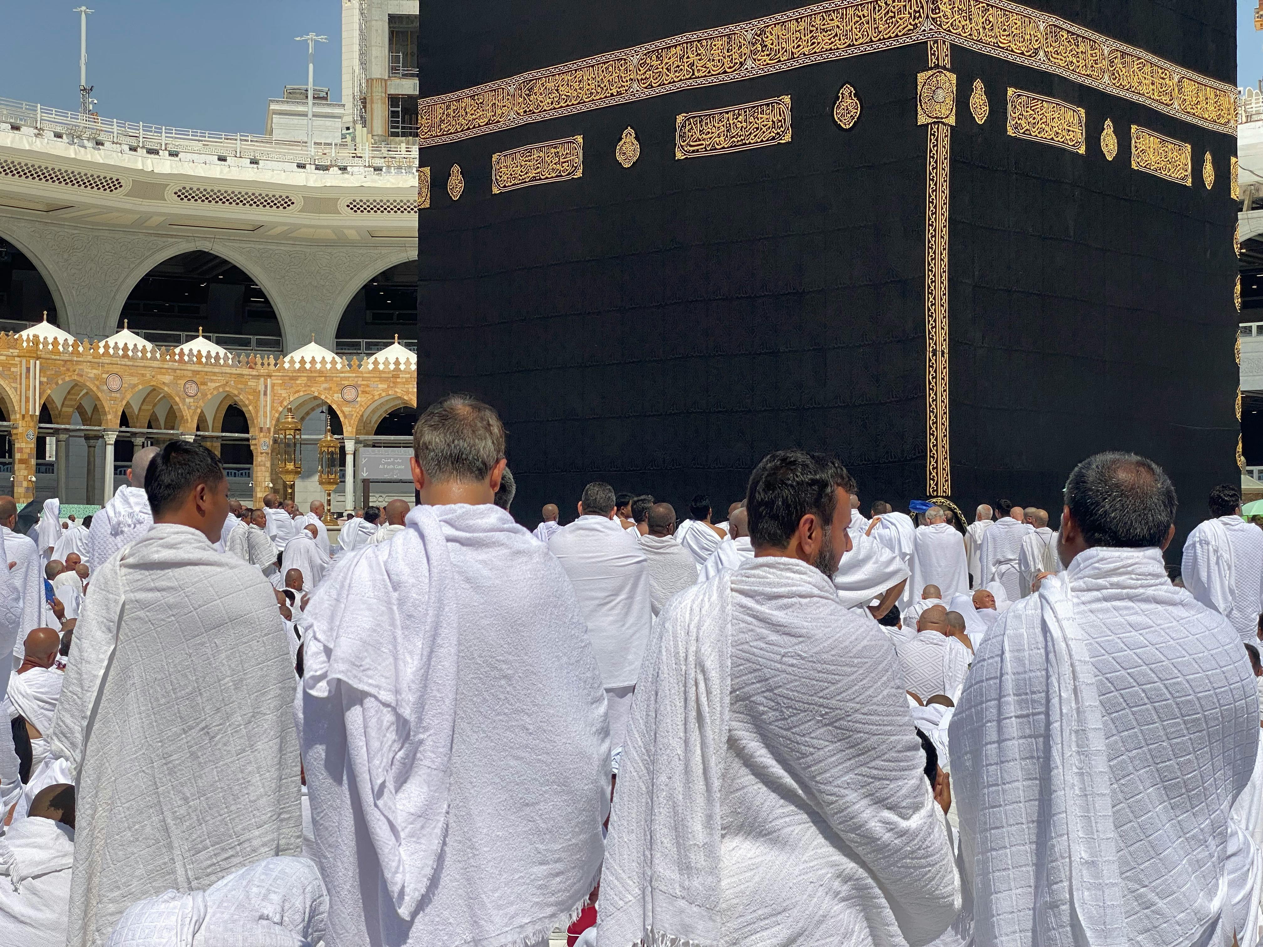 What to Wear for Umrah & Hajj | Ultimate Clothing Guide for Women & Men | Pilgrim Shop What to Wear for Umrah & Hajj | Ultimate Clothing Guide for Women & Men | Pilgrim Shop