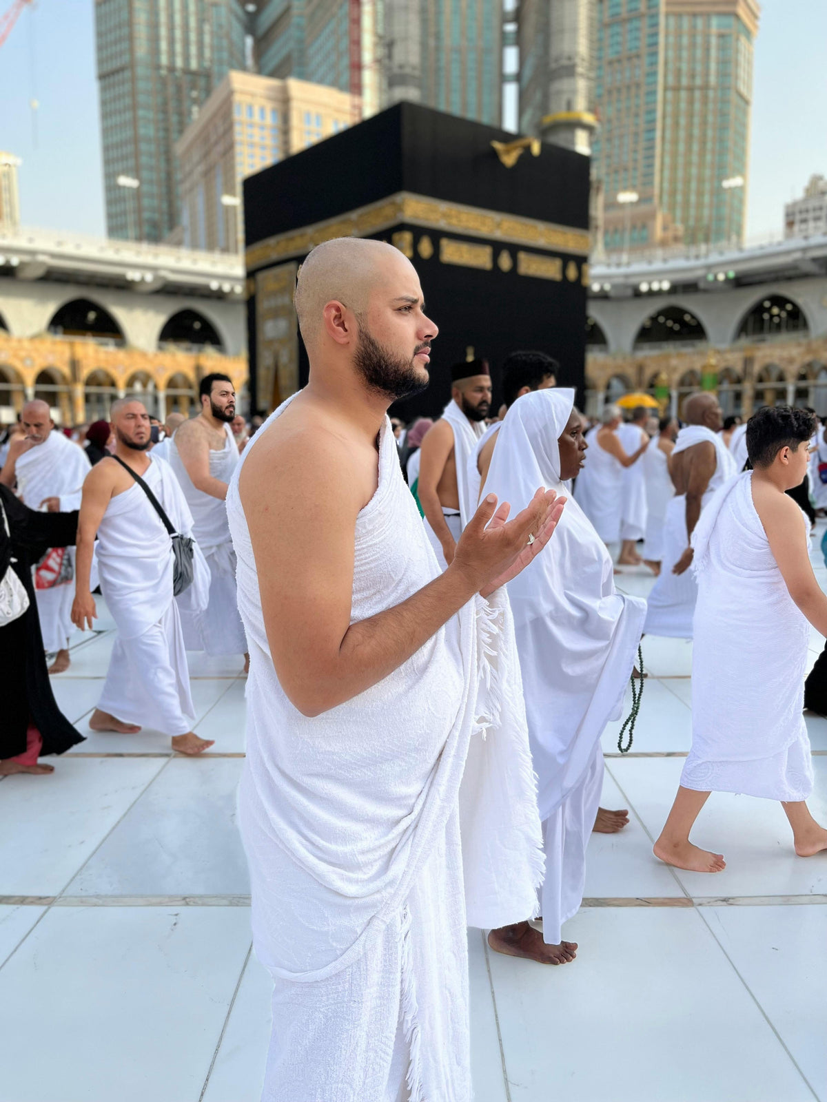 How to Wear Ihram | Step-by-Step Guide for Men, Women & Children ...
